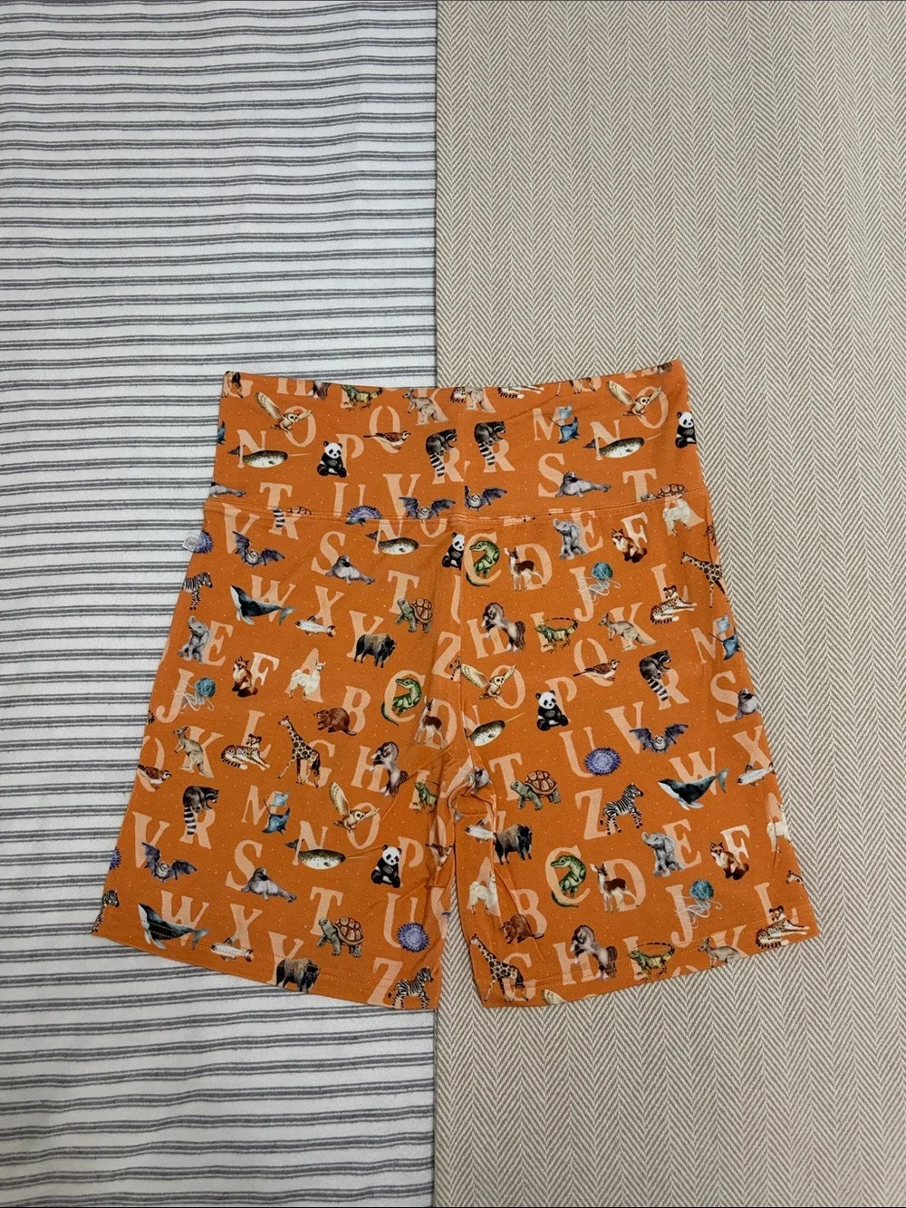 NWOT Darling Daisies Bamboo Alphabet Animals Lounge Set Pjs Oversized Tee Bikers